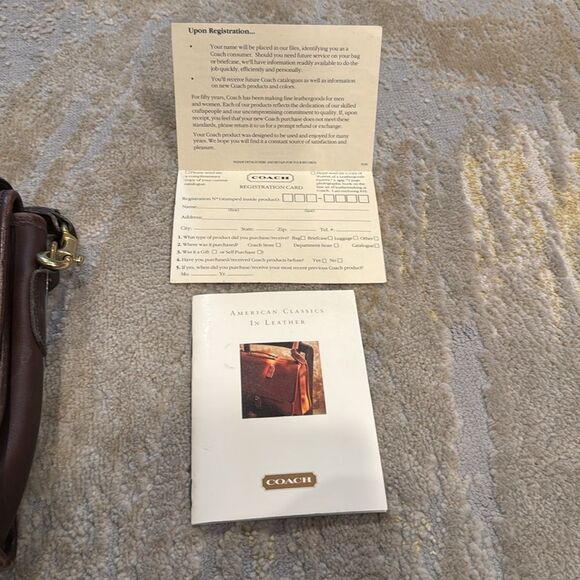 Coach
Leather handbag
Brown, Leather made in USA 1992 GUc check
With book - Picture 9 of 16